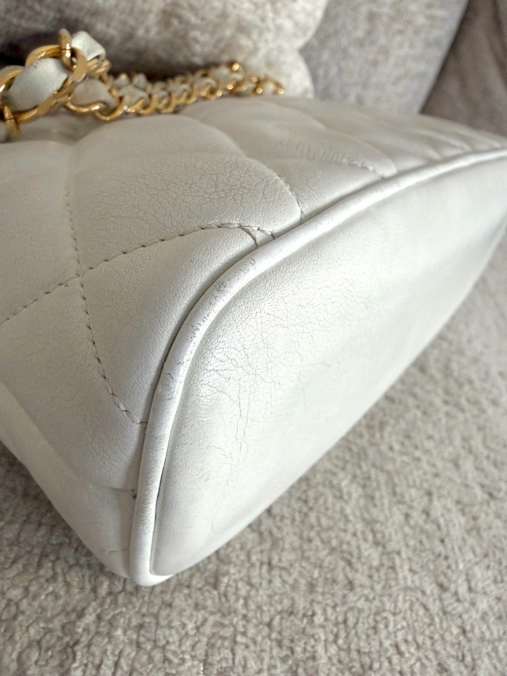 CHANEL Vintage White Bag - Picture 9 of 15